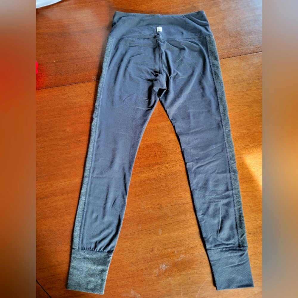 Vuori leggings size small gray two tone